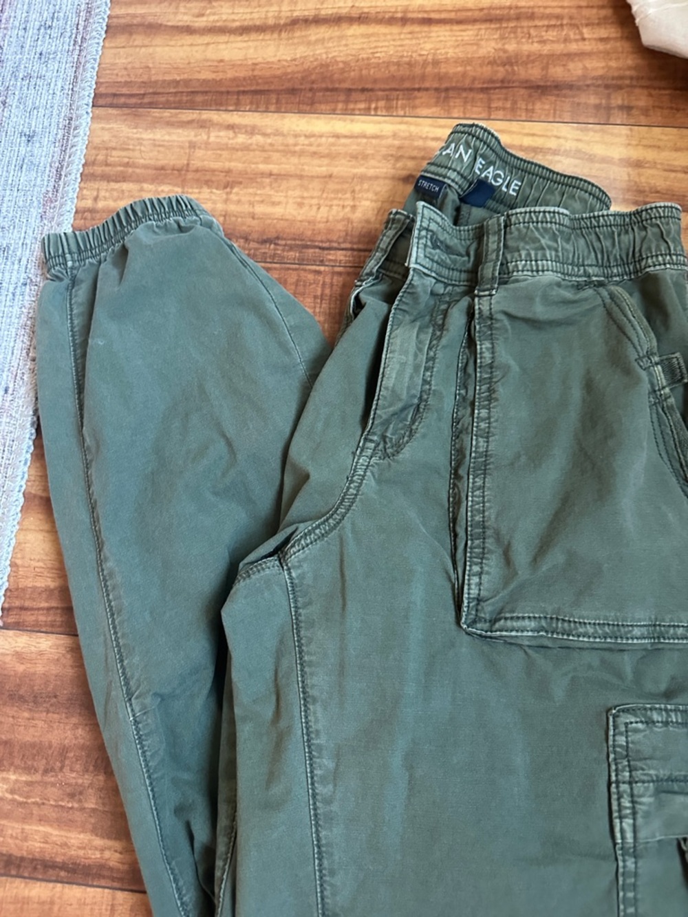 American Eagle Outfitters Olive Utility Cargo Pants - Picture 3 of 3